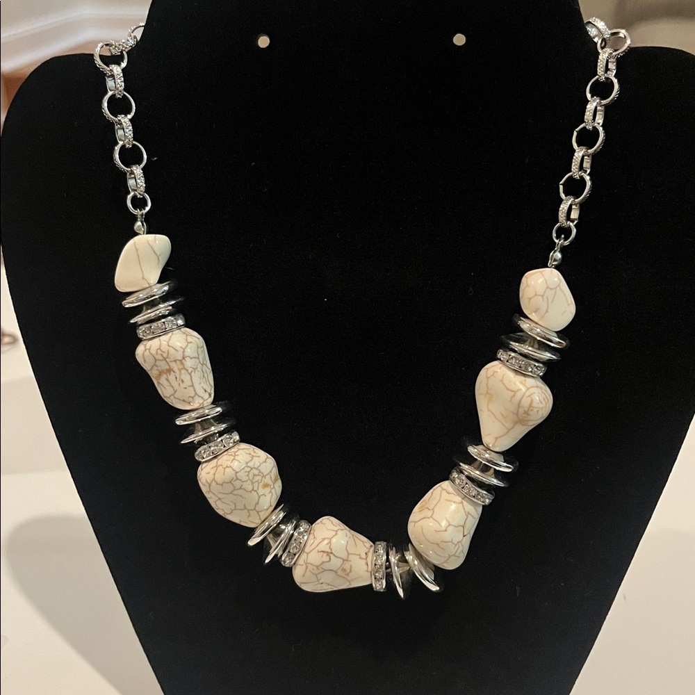 Paparazzi Cream and Silver Necklace Set